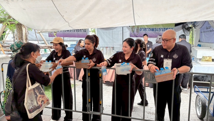 สทน.7 ร่วมกิจกรรม “จิตอาสา ทส.” บริการน้ำดื่ม-อาหาร กับโรงครัวพระราชทาน ณ ท้องสนามหลวง